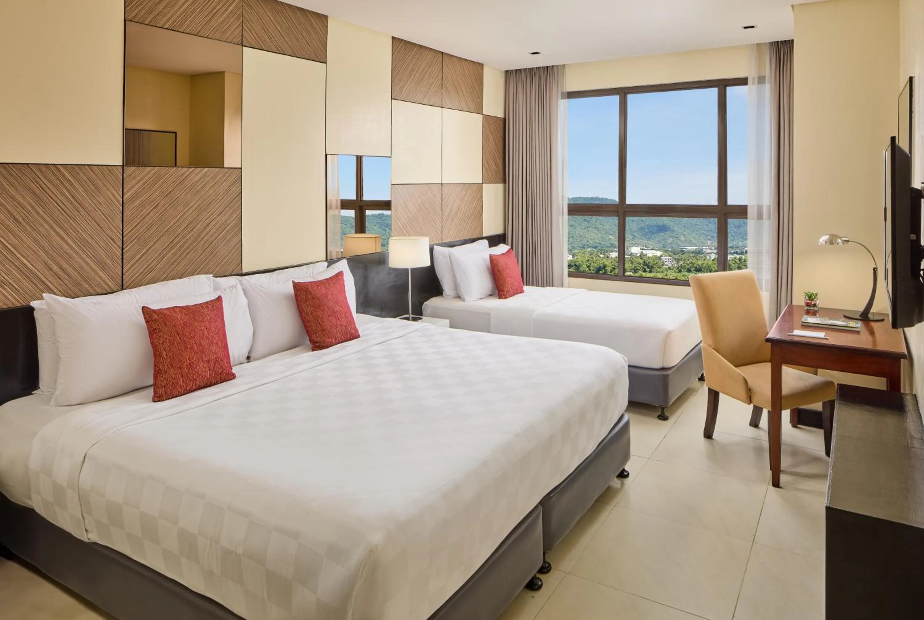 Bed in Summit Hotel Tacloban