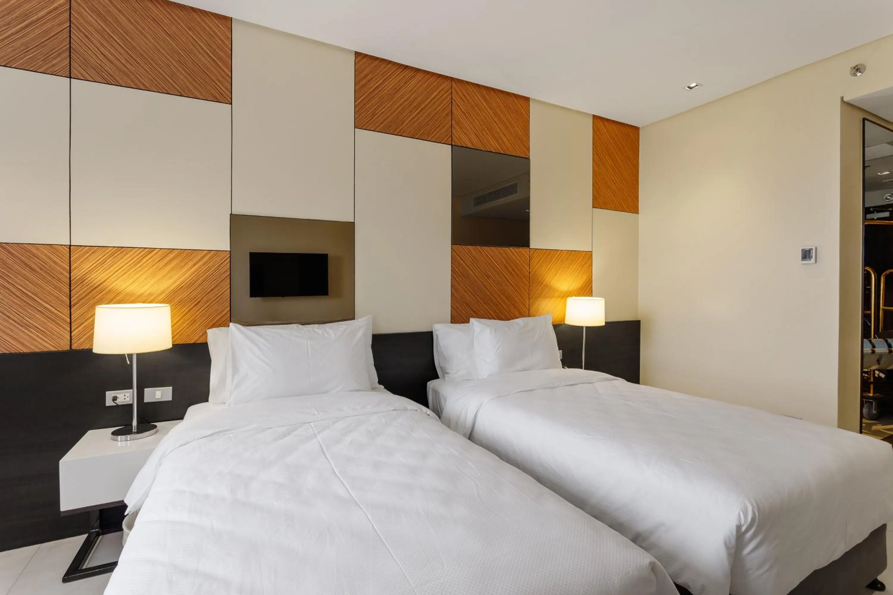 Bed in Summit Hotel Tacloban