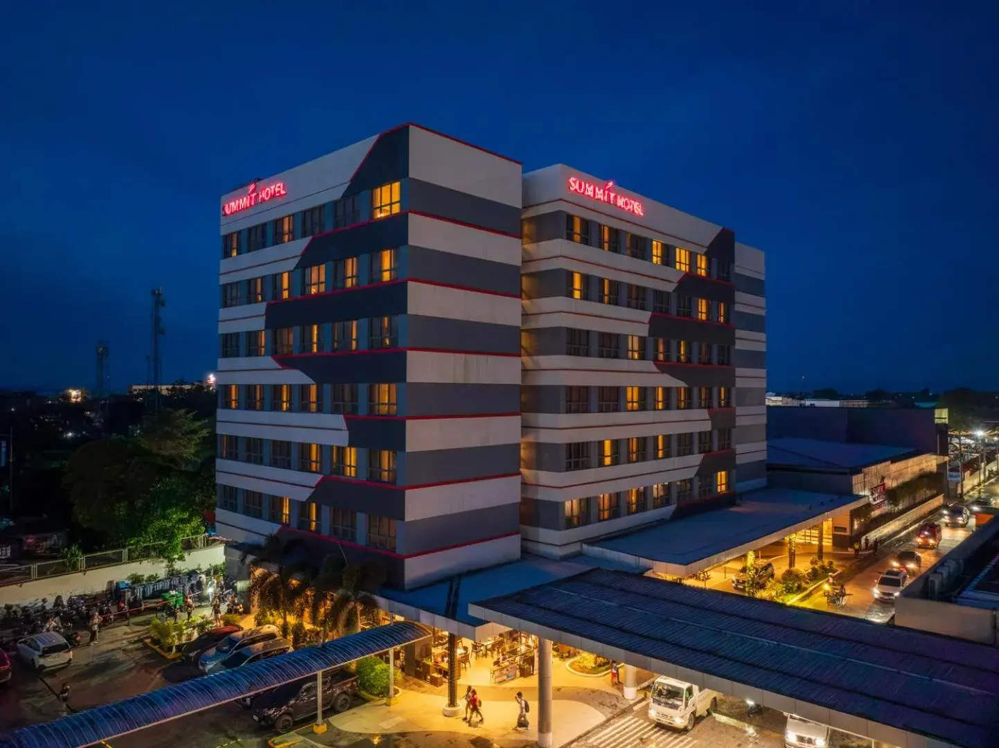 Property building in Summit Hotel Tacloban Property building in Summit Hotel Tacloban