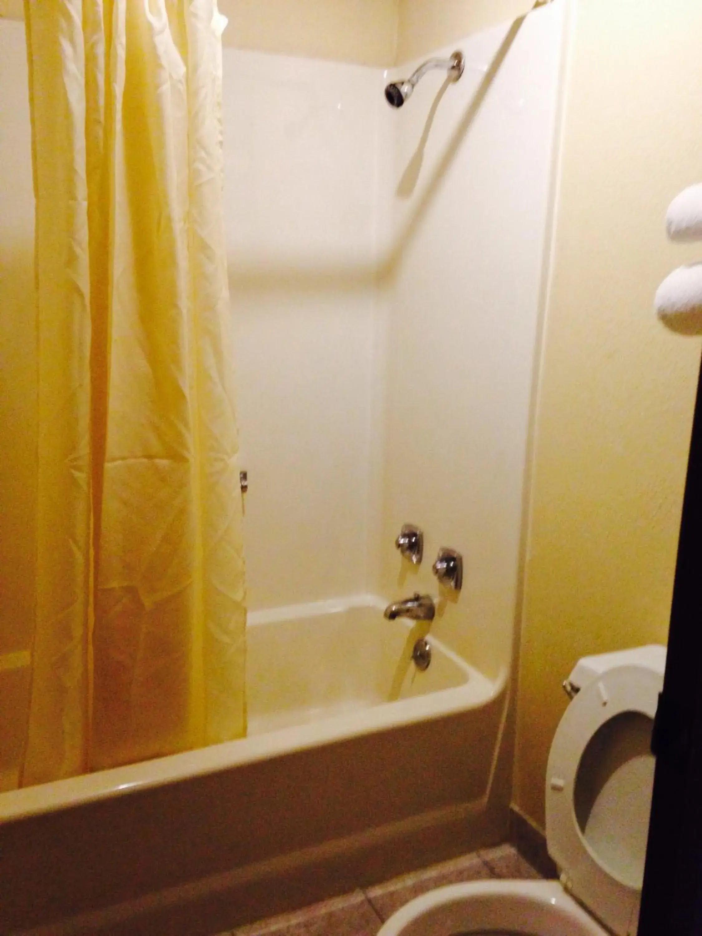 Queen Room with Two Queen Beds - Non-Smoking in Blue Stone Inn Queen Room with Two Queen Beds - Non-Smoking in Blue Stone Inn