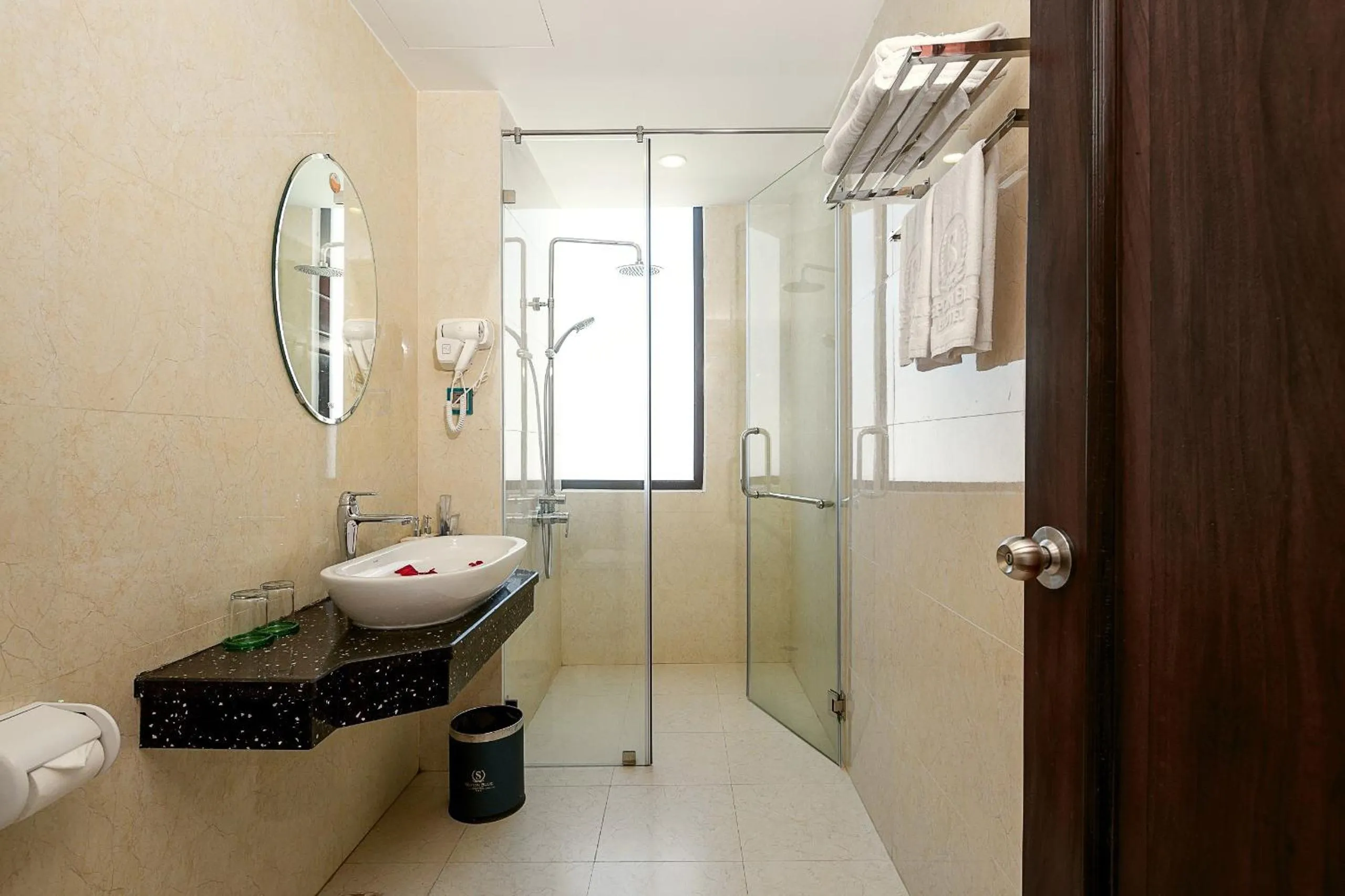 Shower in Sepon Blue Hotel