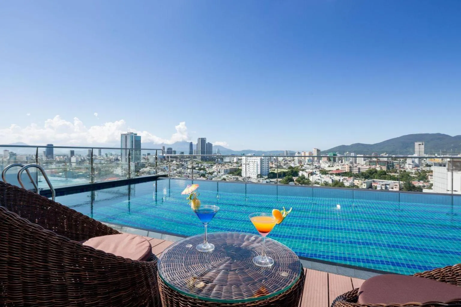 Swimming pool in Sepon Blue Hotel