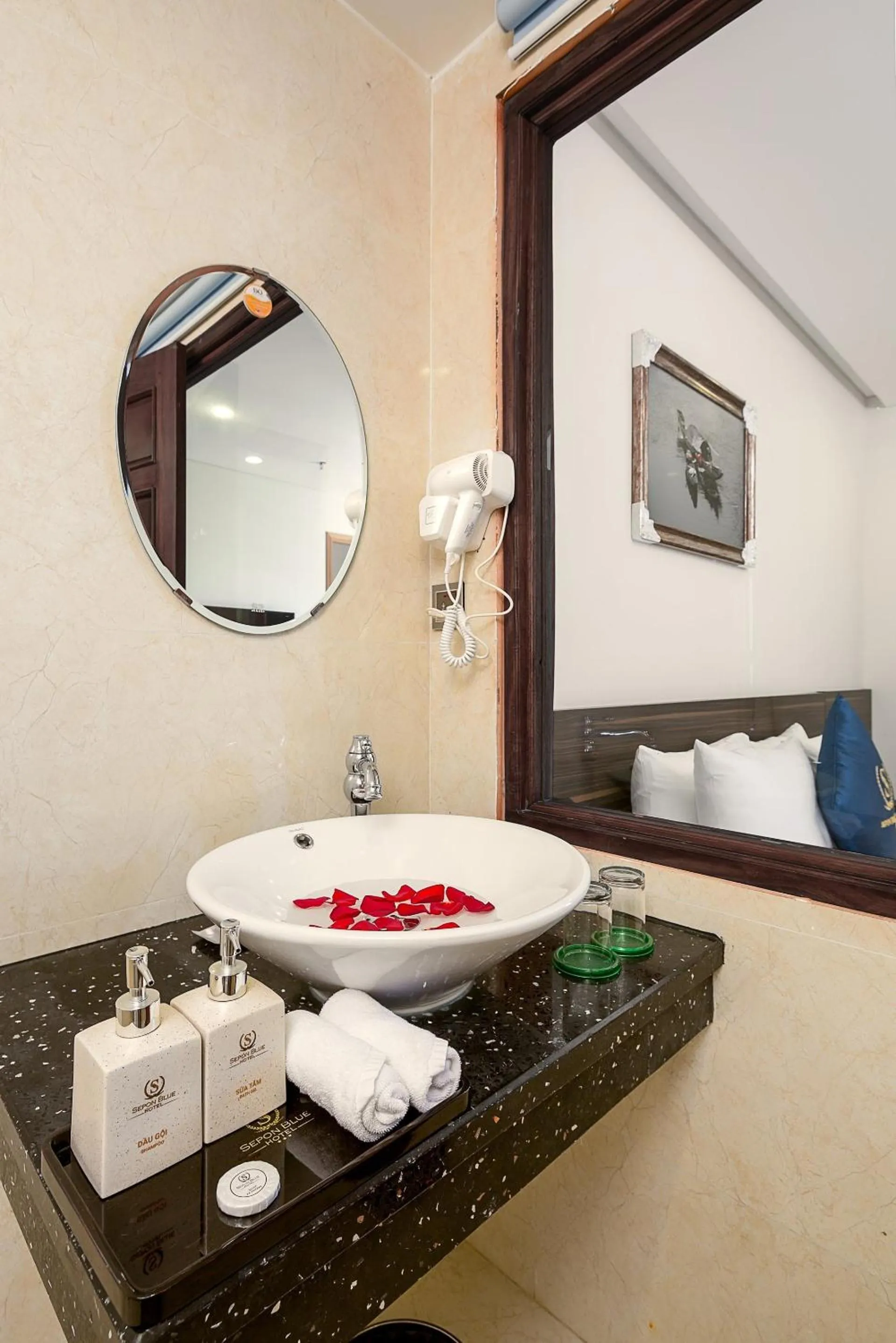 Shower in Sepon Blue Hotel