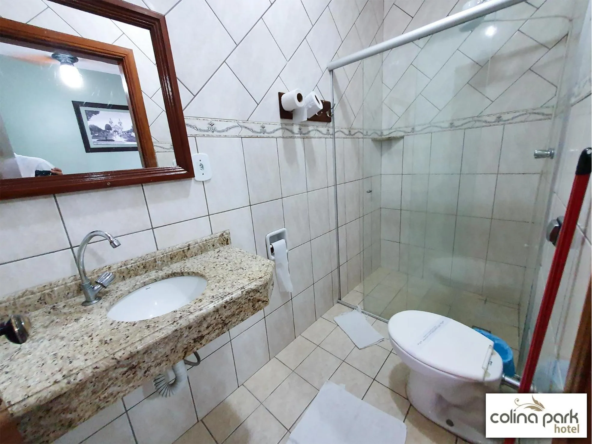 Shower in Colina Park Hotel