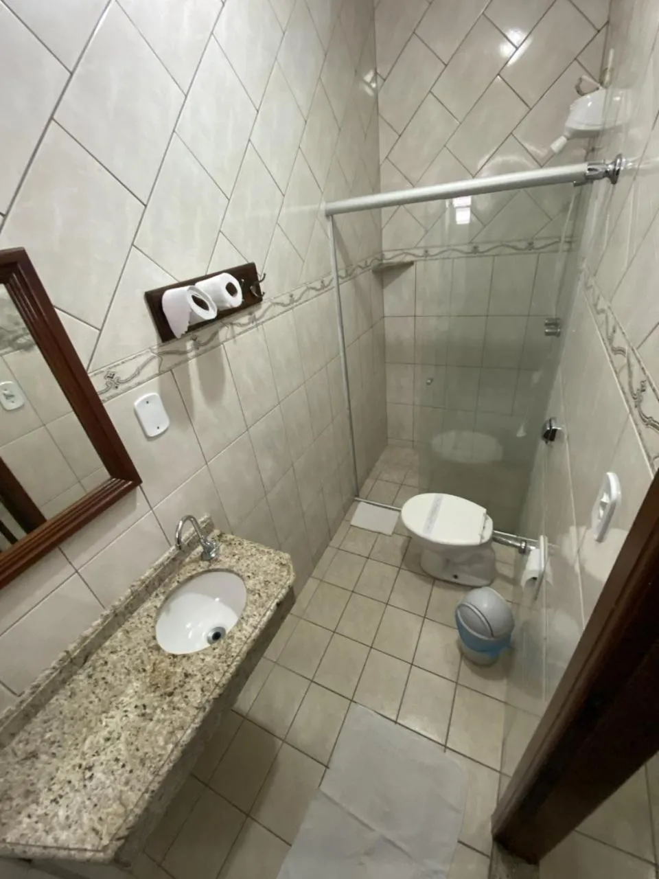 Shower in Colina Park Hotel