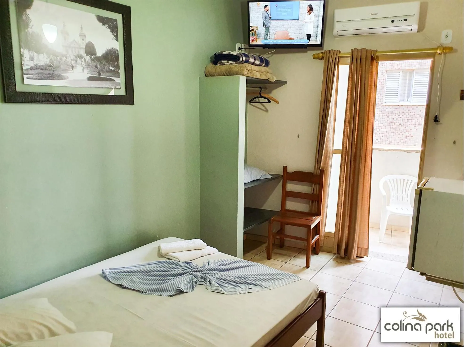 Bed in Colina Park Hotel