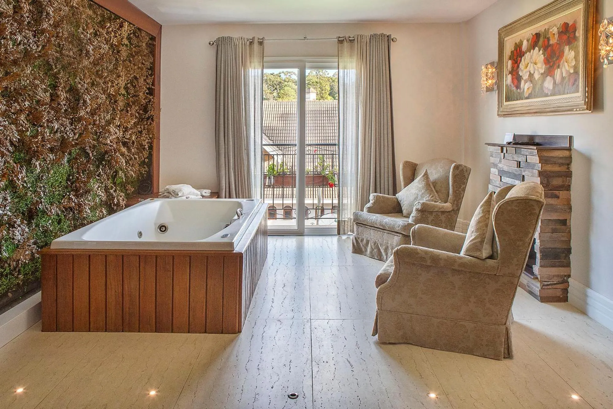 Hot Tub in Hotel Estoril