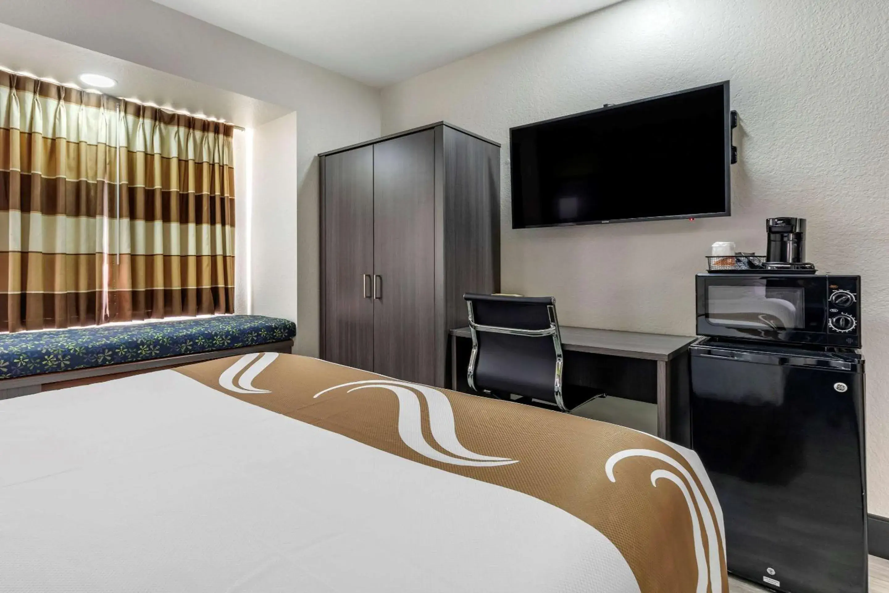 Photo of the whole room, Bed in Quality Inn & Suites Longview I-20 Photo of the whole room, Bed in Quality Inn & Suites Longview I-20