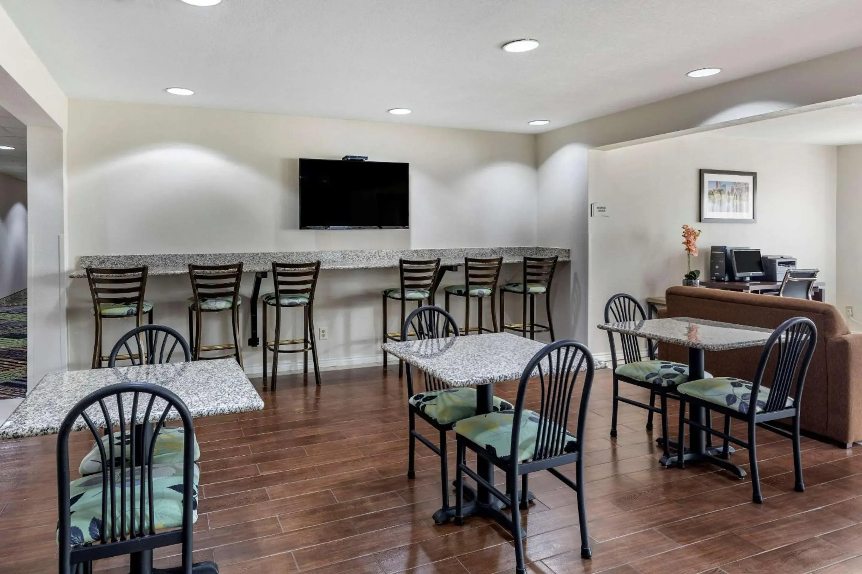 Restaurant/places to eat in Quality Inn & Suites Longview I-20 Restaurant/places to eat in Quality Inn & Suites Longview I-20