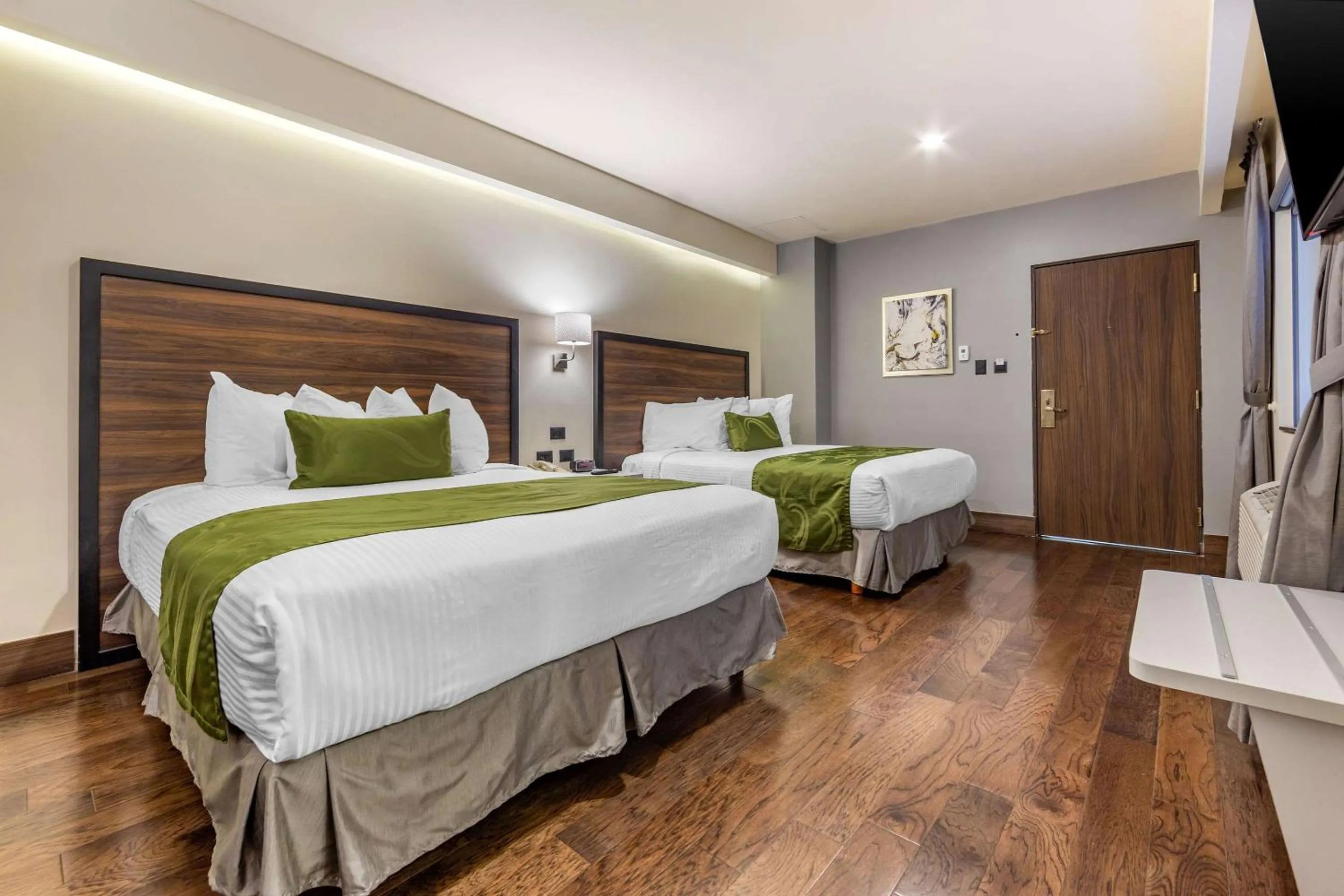 Bedroom in Quality Inn Chihuahua San Francisco