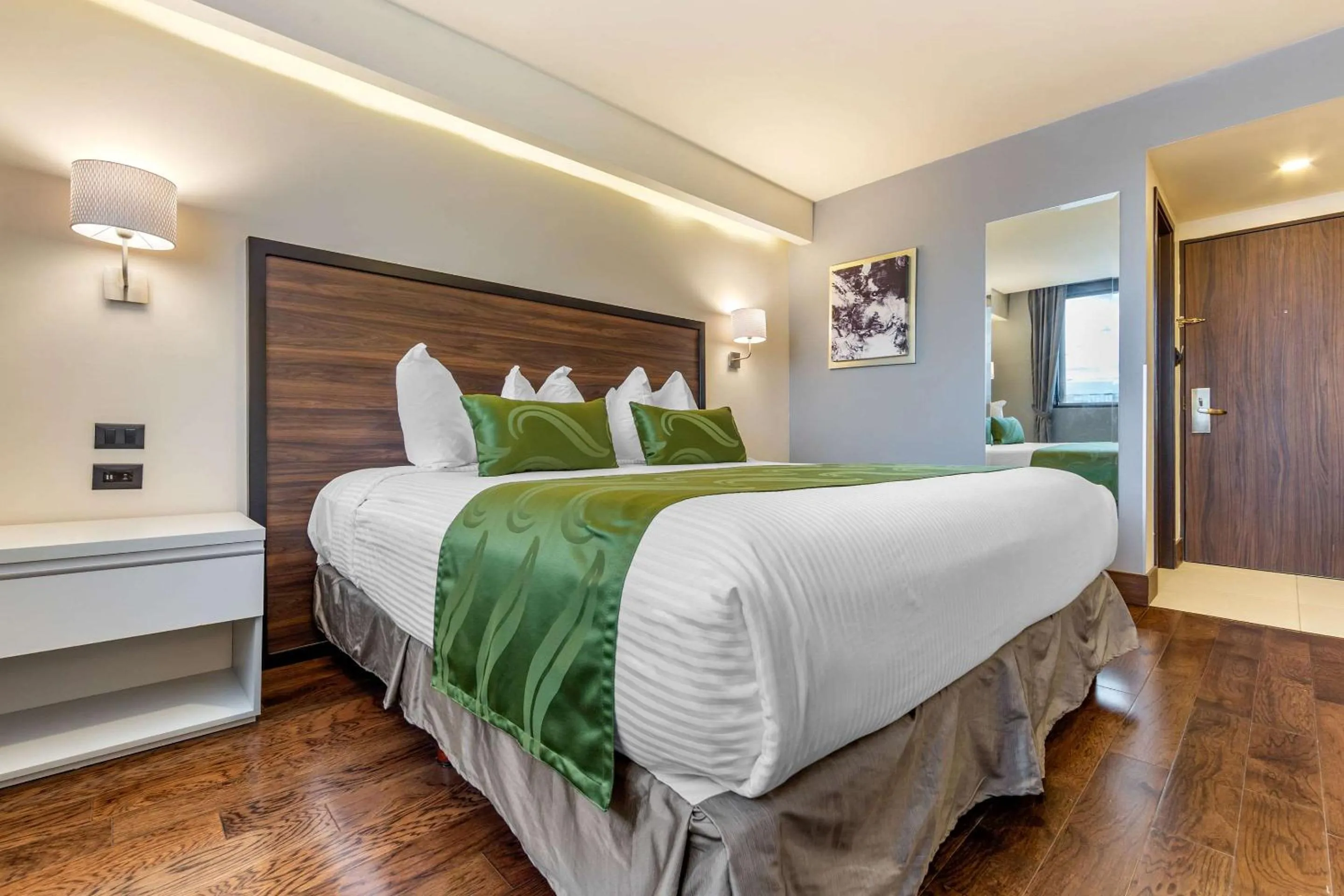 Bedroom in Quality Inn Chihuahua San Francisco