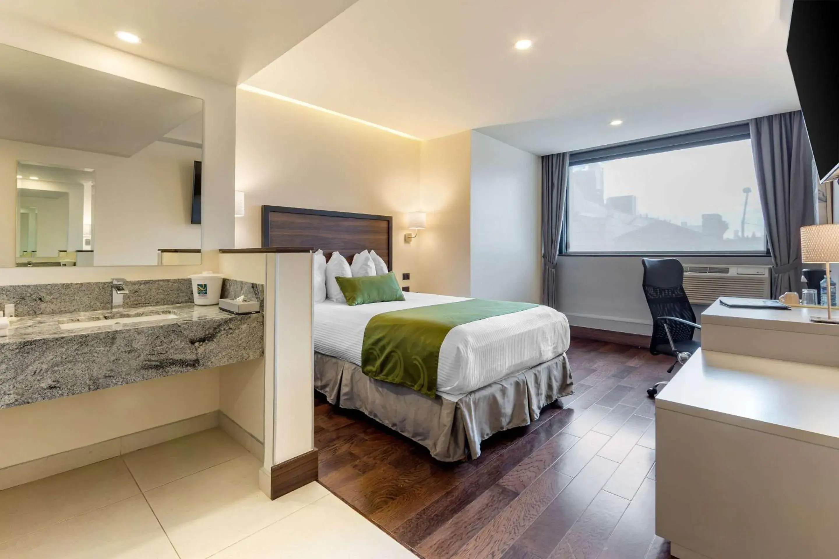 Bedroom, Bed in Quality Inn Chihuahua San Francisco Bedroom, Bed in Quality Inn Chihuahua San Francisco