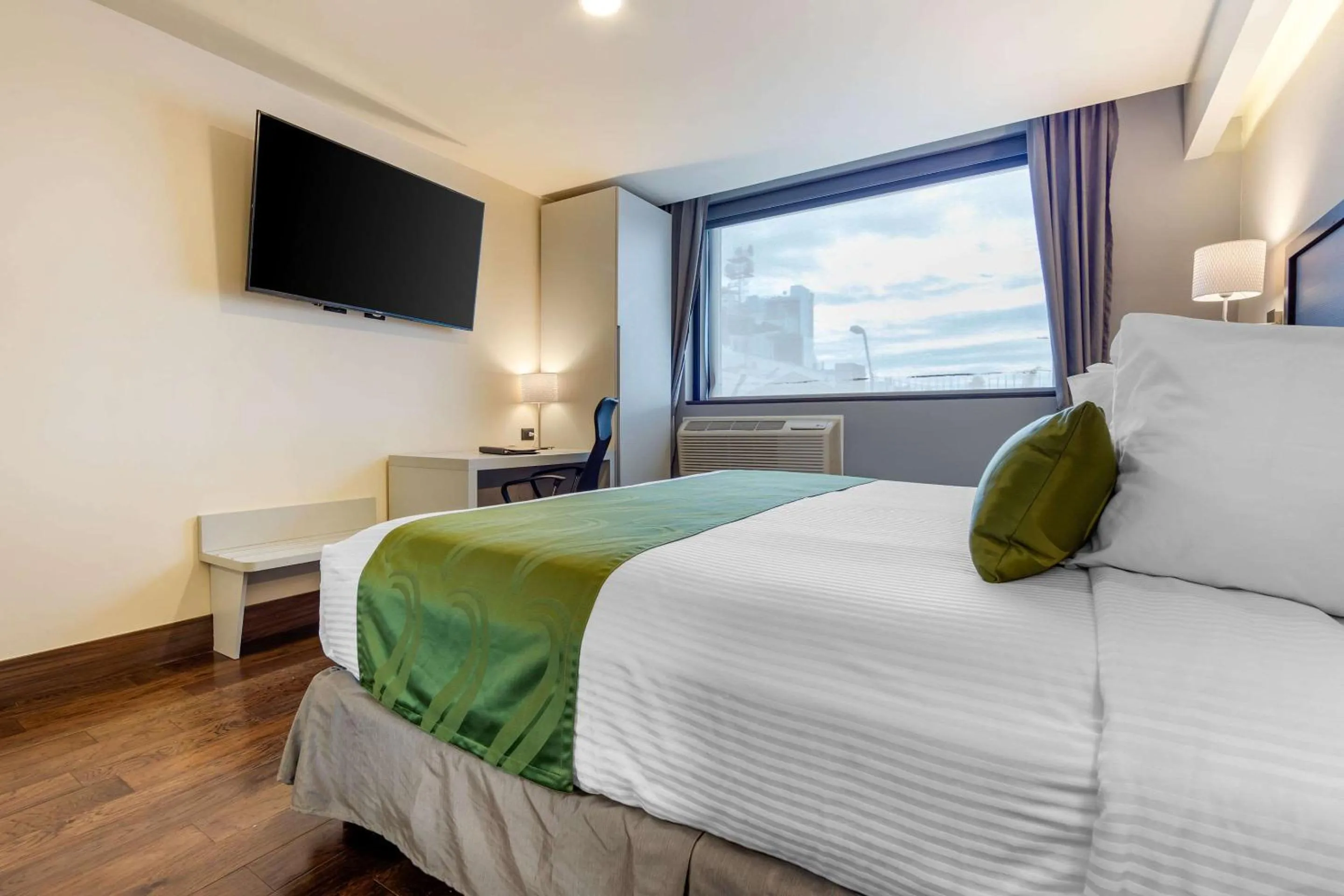 Bedroom in Quality Inn Chihuahua San Francisco