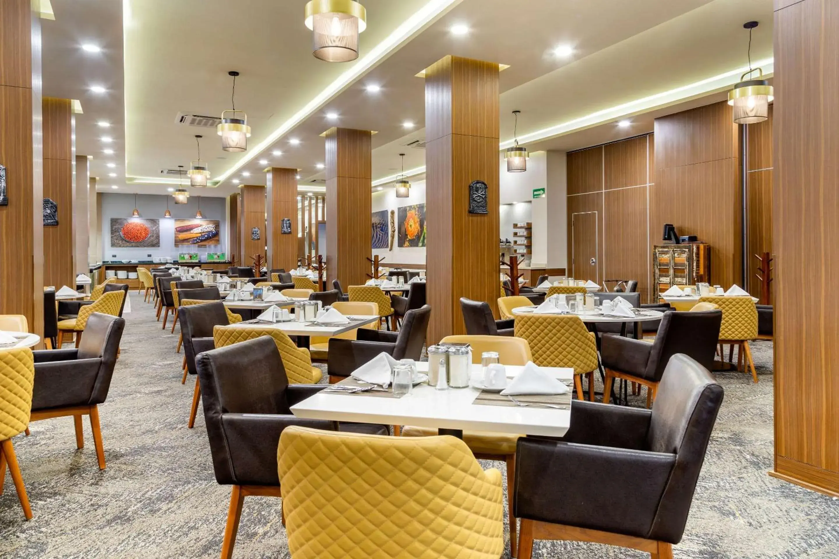 Restaurant/places to eat in Quality Inn Chihuahua San Francisco Restaurant/places to eat in Quality Inn Chihuahua San Francisco