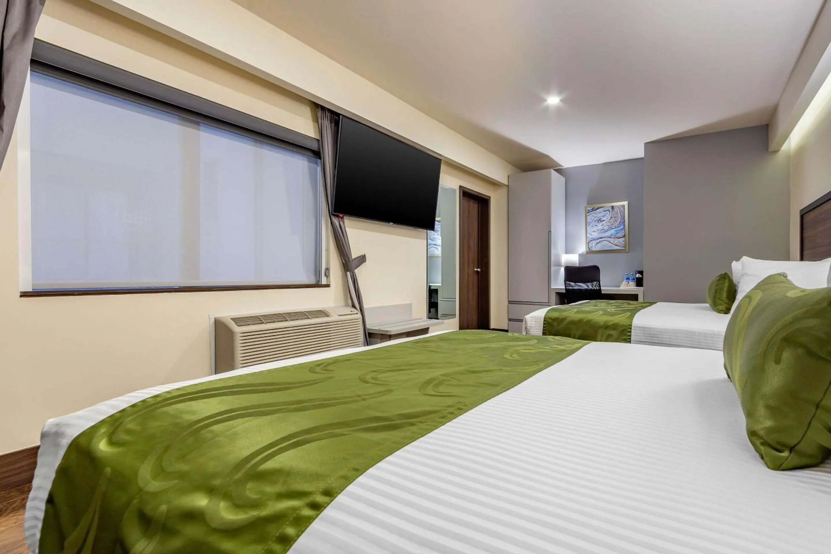 Bedroom in Quality Inn Chihuahua San Francisco