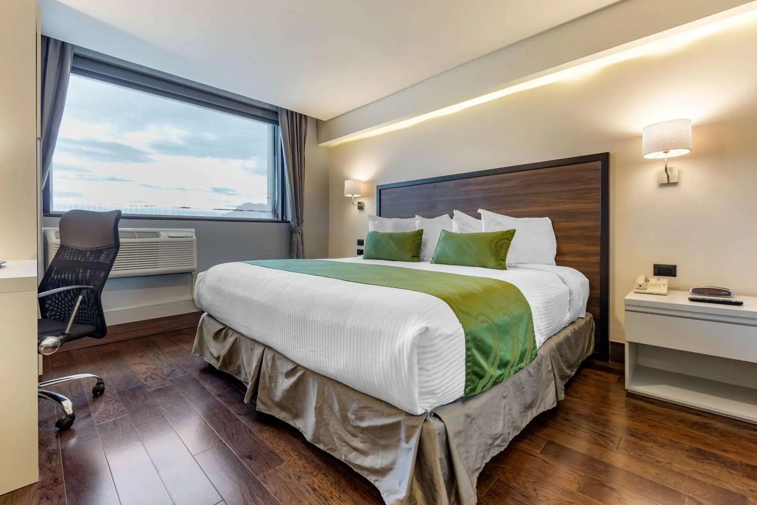 King Room in Quality Inn Chihuahua San Francisco King Room in Quality Inn Chihuahua San Francisco