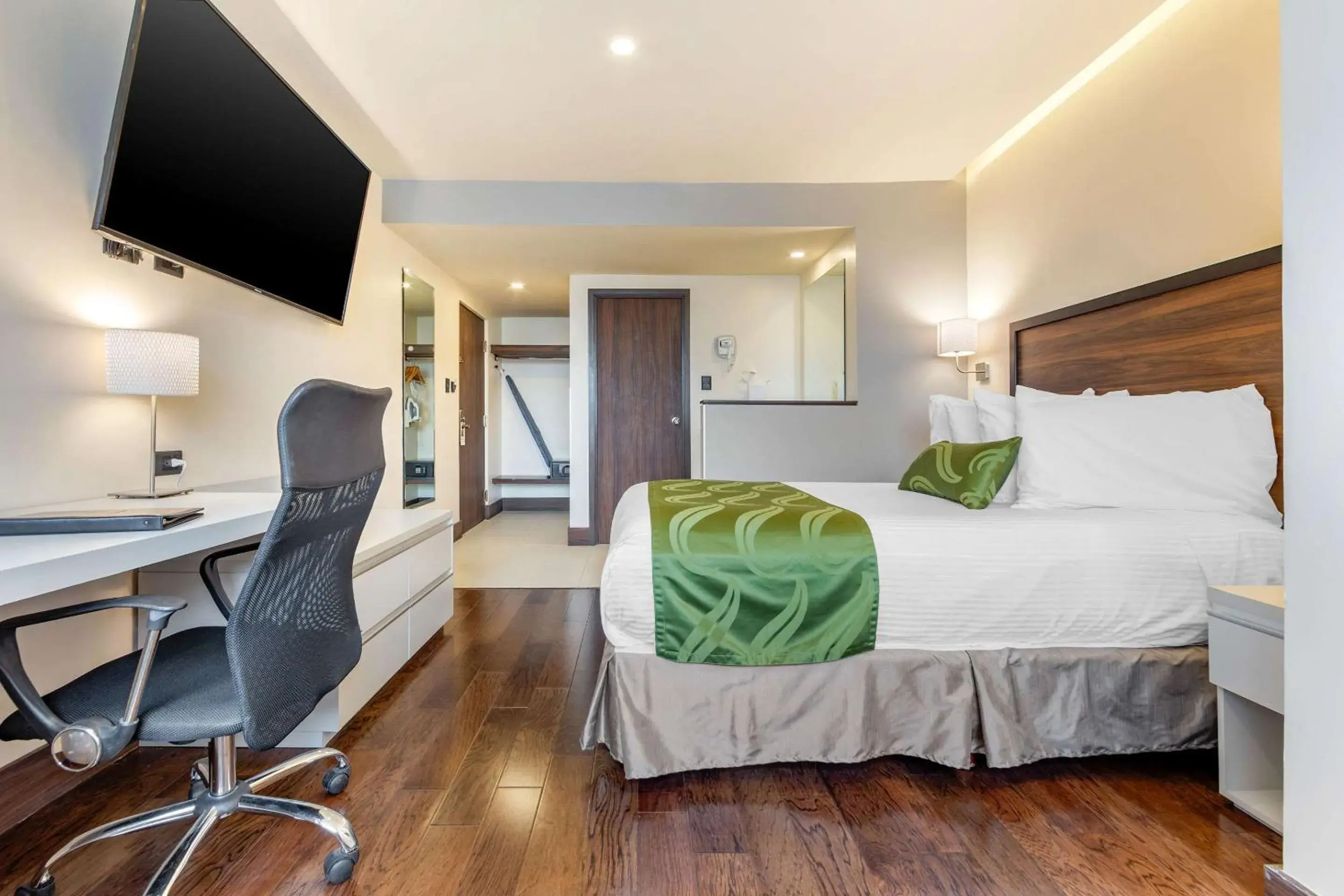 Bedroom, Bed in Quality Inn Chihuahua San Francisco Bedroom, Bed in Quality Inn Chihuahua San Francisco