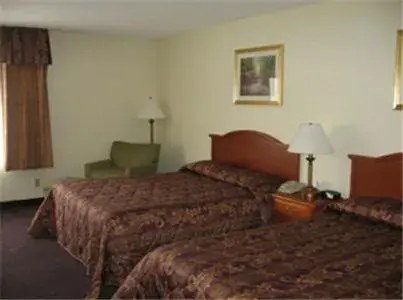 Queen Room with Two Queen Beds in Inn of Lompoc Queen Room with Two Queen Beds in Inn of Lompoc