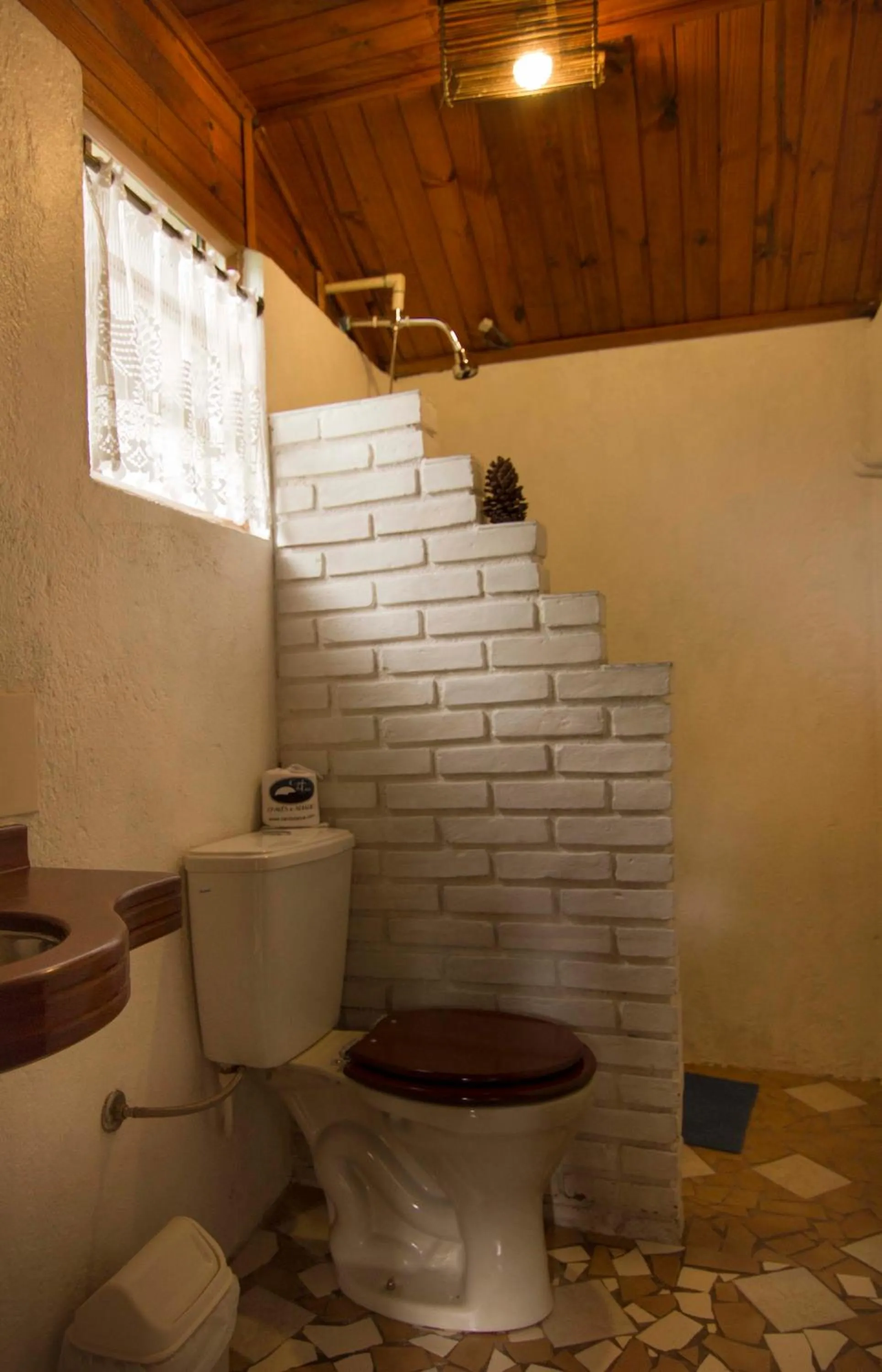 Shower in Pousada Canto da Lua