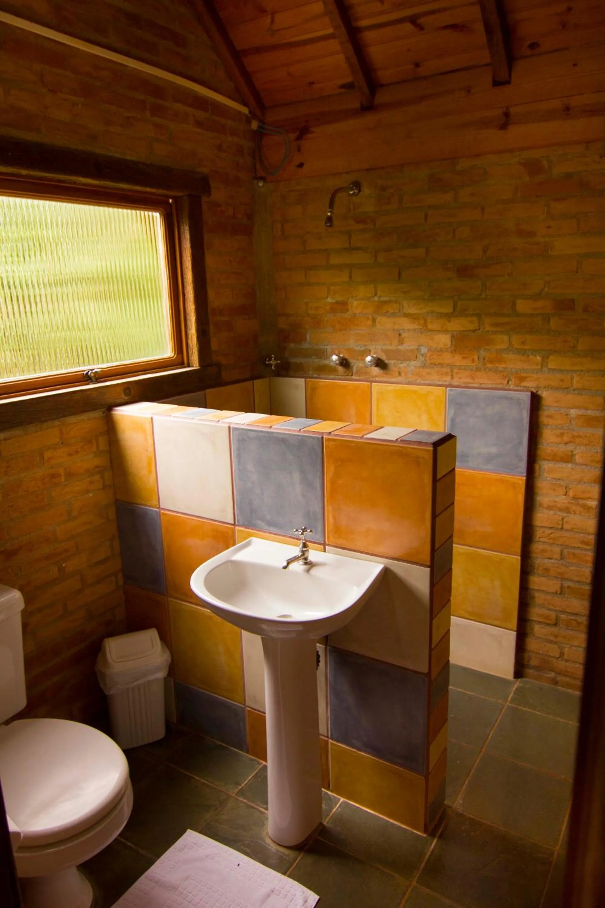 Shower in Pousada Canto da Lua