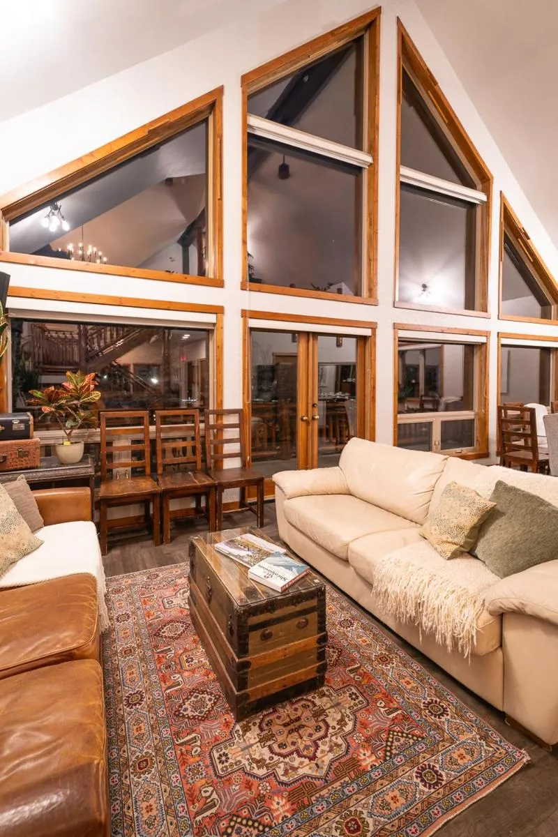 Library in A Bear and Bison Country Inn