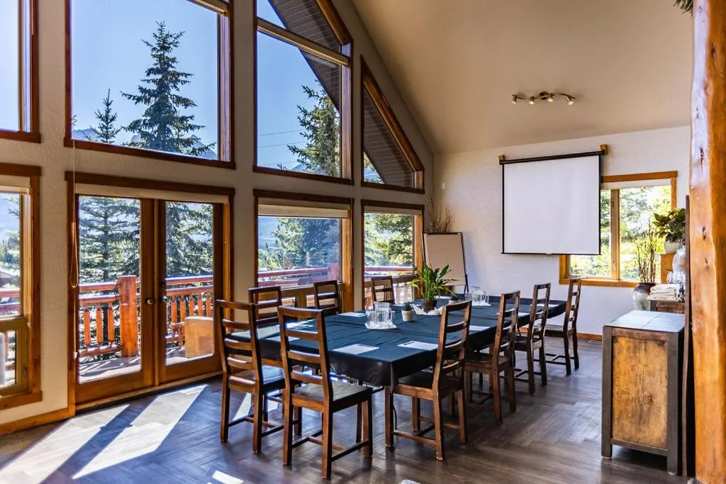 Dining area in A Bear and Bison Country Inn
