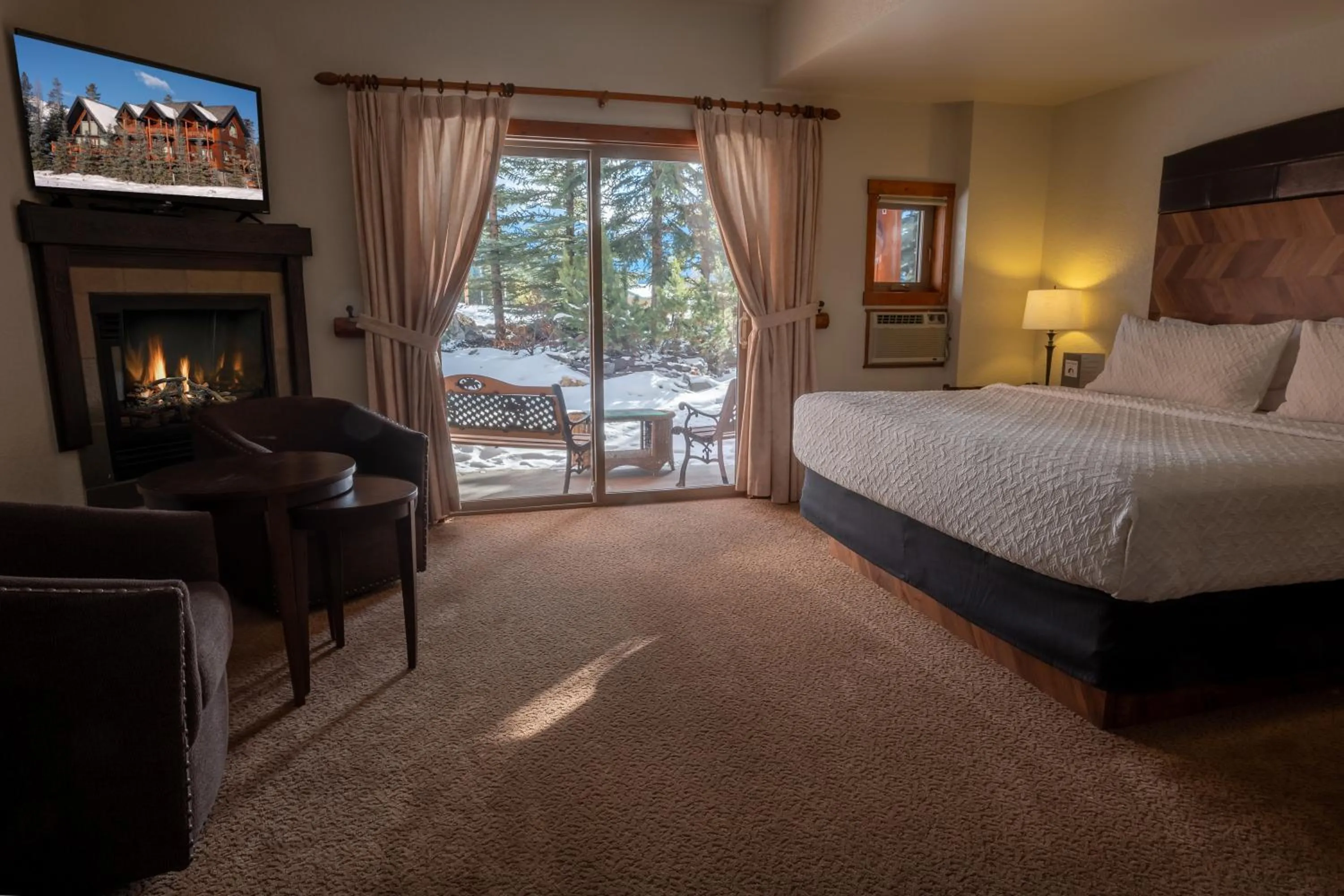 Photo of the whole room, Bed in A Bear and Bison Country Inn