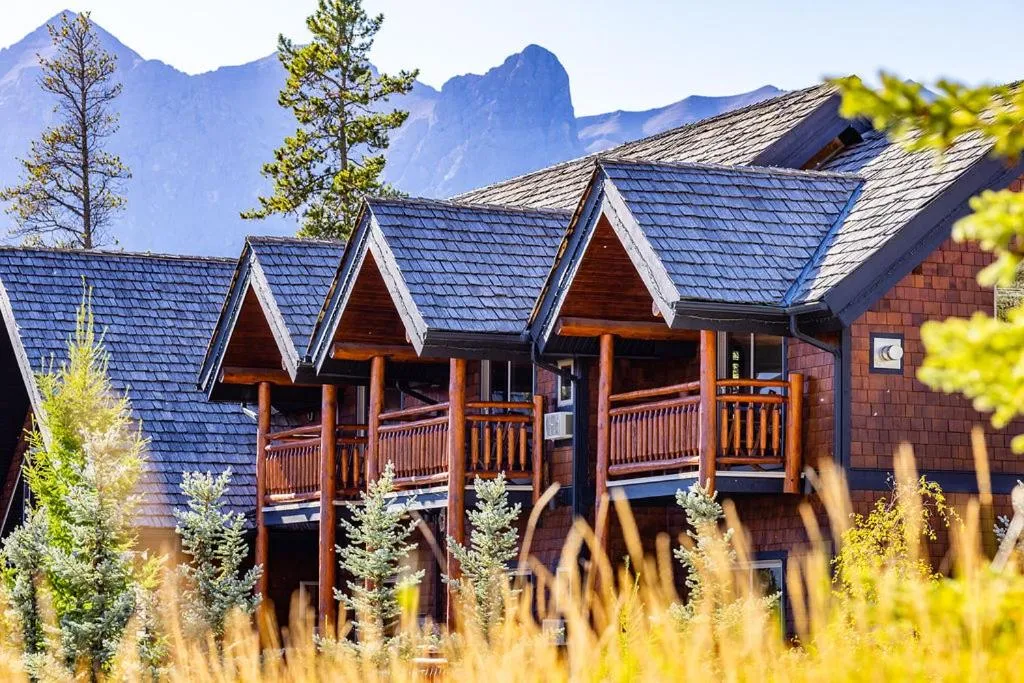 Property building in A Bear and Bison Country Inn