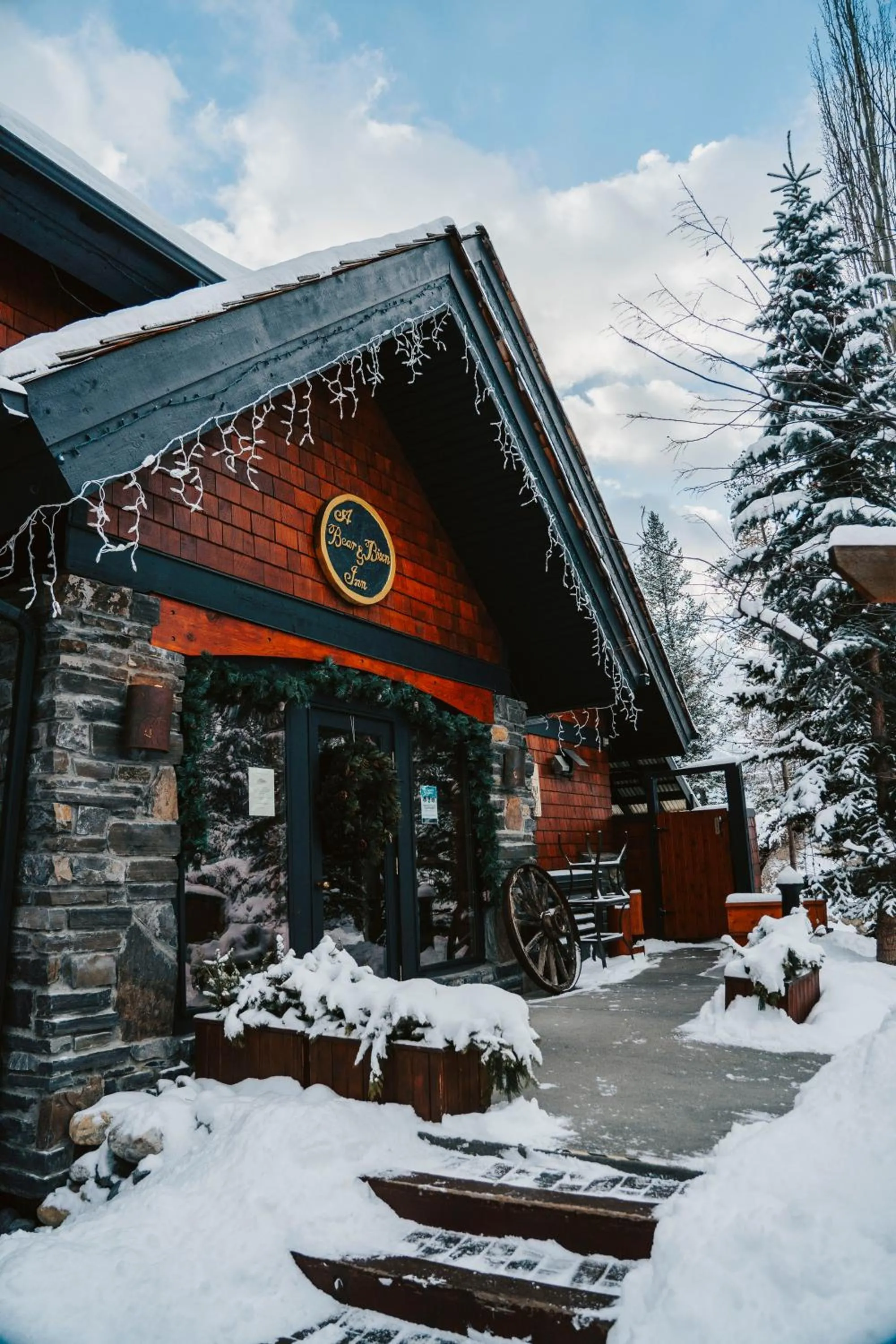 Property building in A Bear and Bison Country Inn