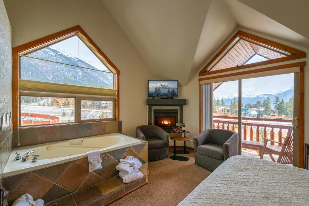 Bathroom, Bed in A Bear and Bison Country Inn