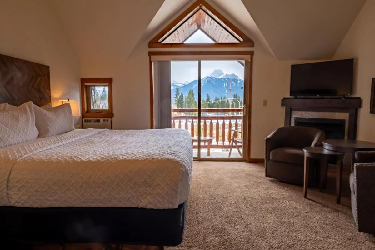View (from property/room), Bed in A Bear and Bison Country Inn