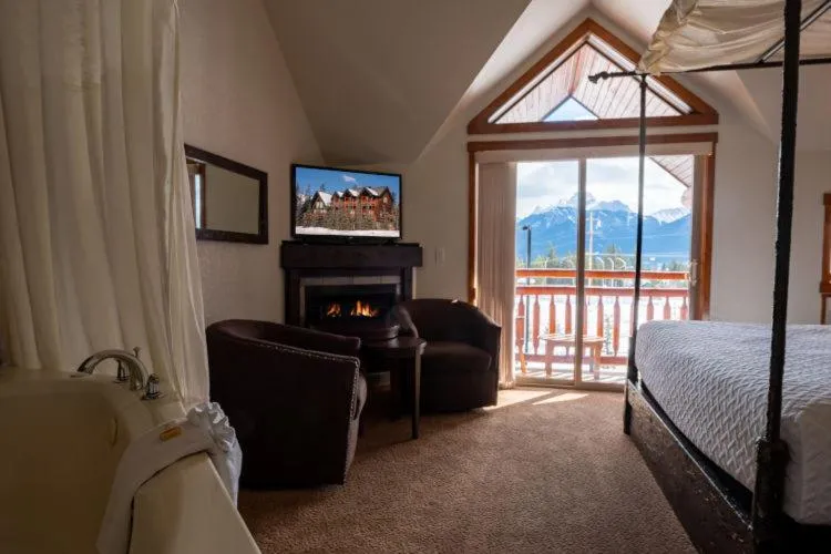 Seating area, Bed in A Bear and Bison Country Inn