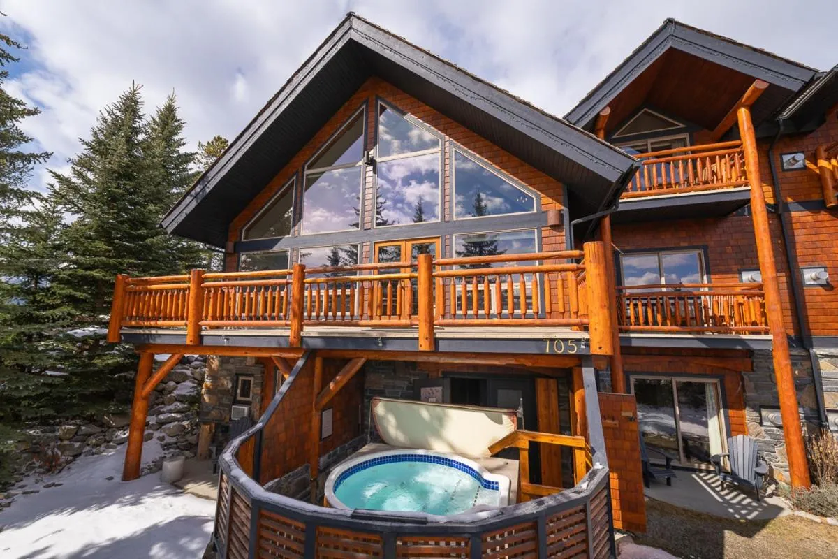 Property building in A Bear and Bison Country Inn