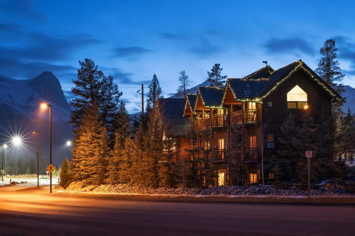 Property building in A Bear and Bison Country Inn