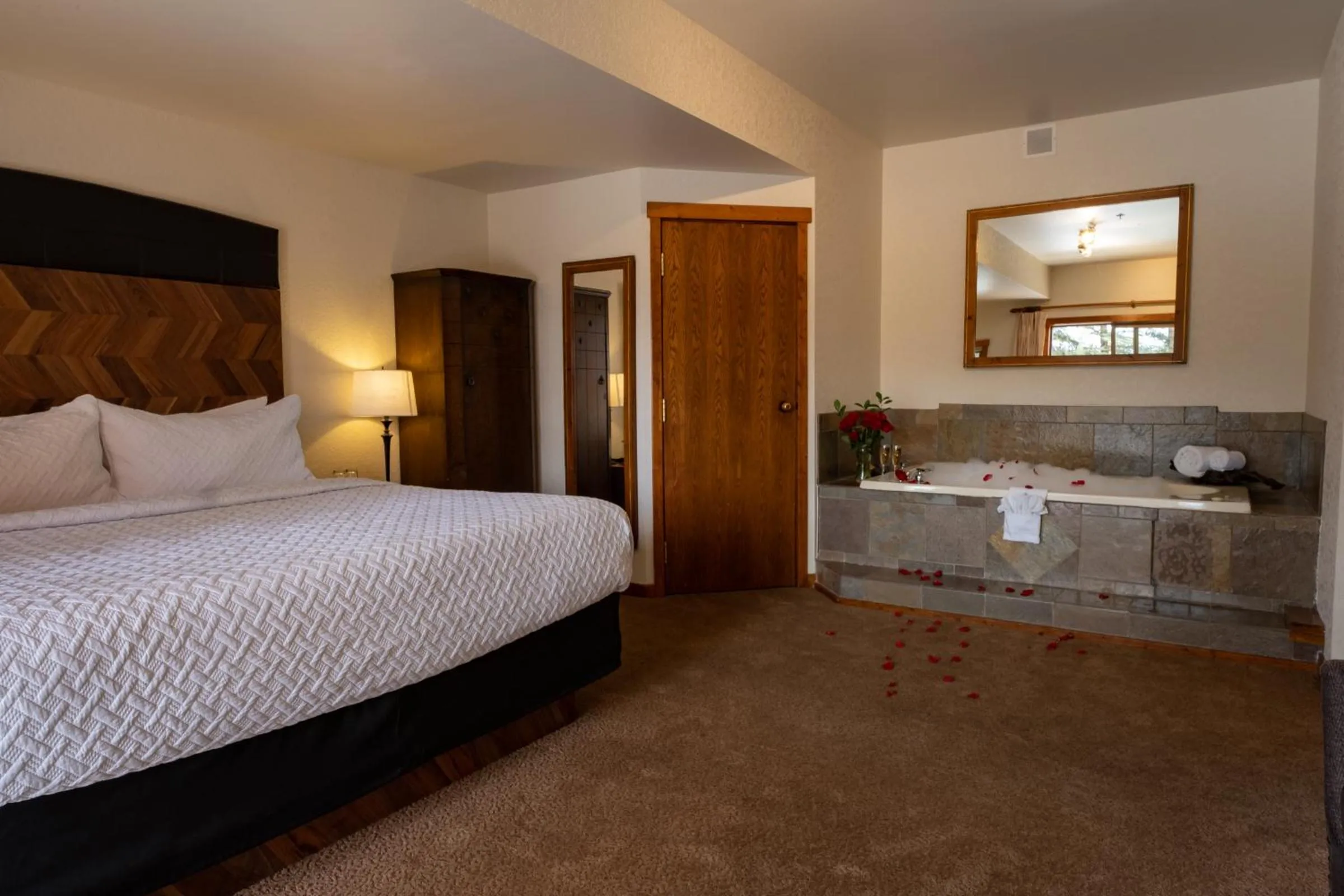 Bath, Bed in A Bear and Bison Country Inn