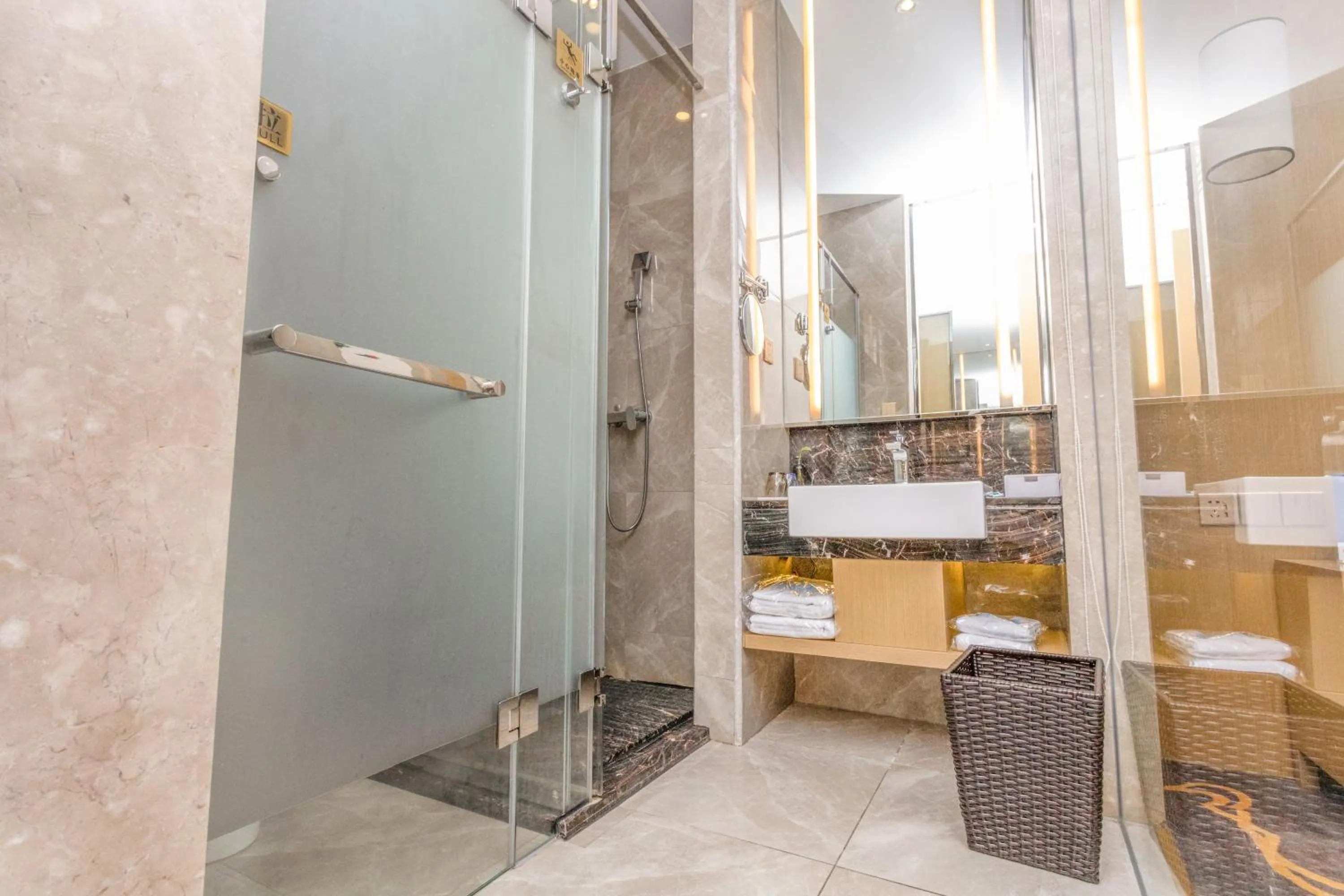 Shower in Taishan He Style Hotel