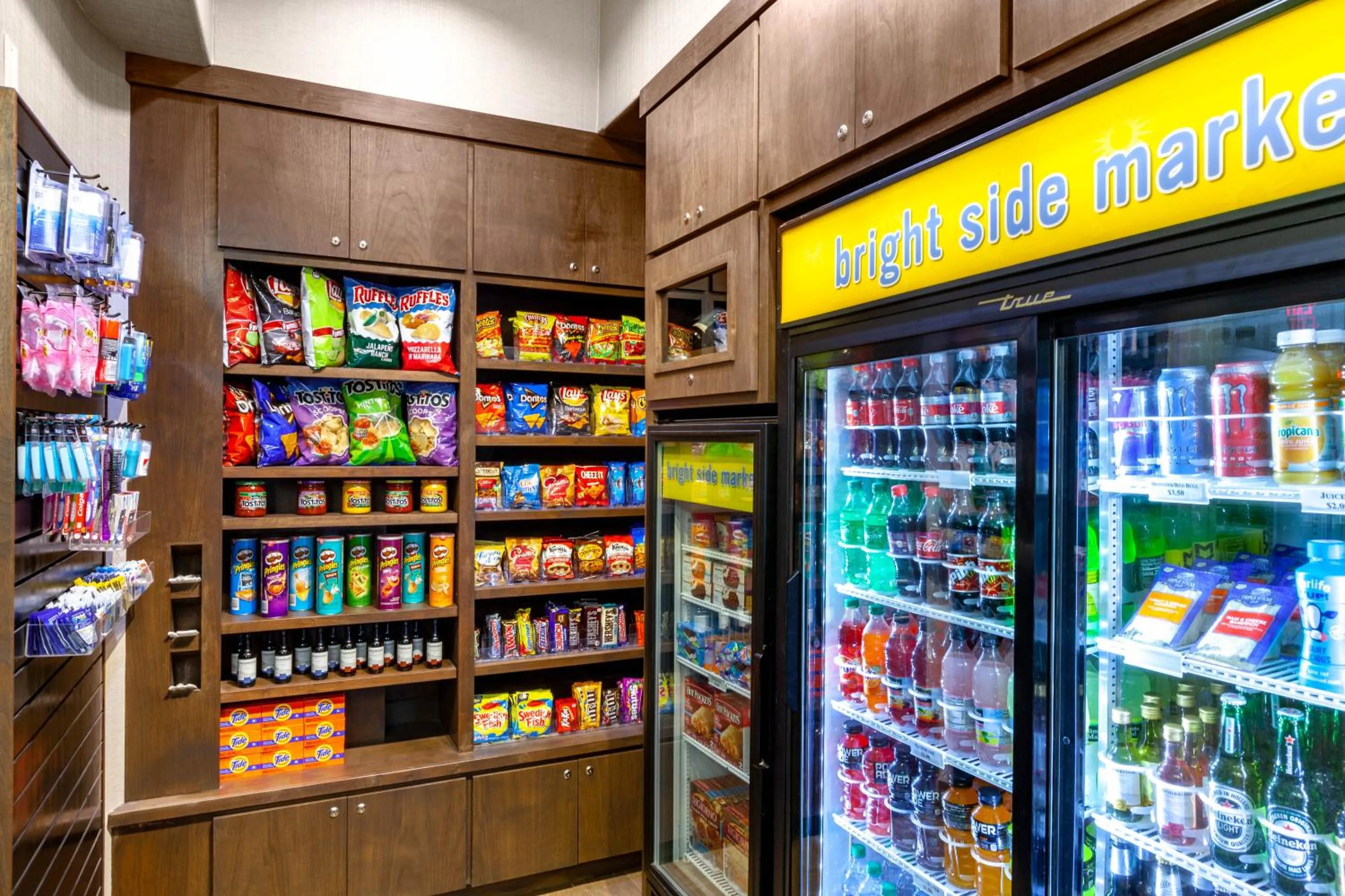 On-site shops in La Quinta by Wyndham Houston Channelview