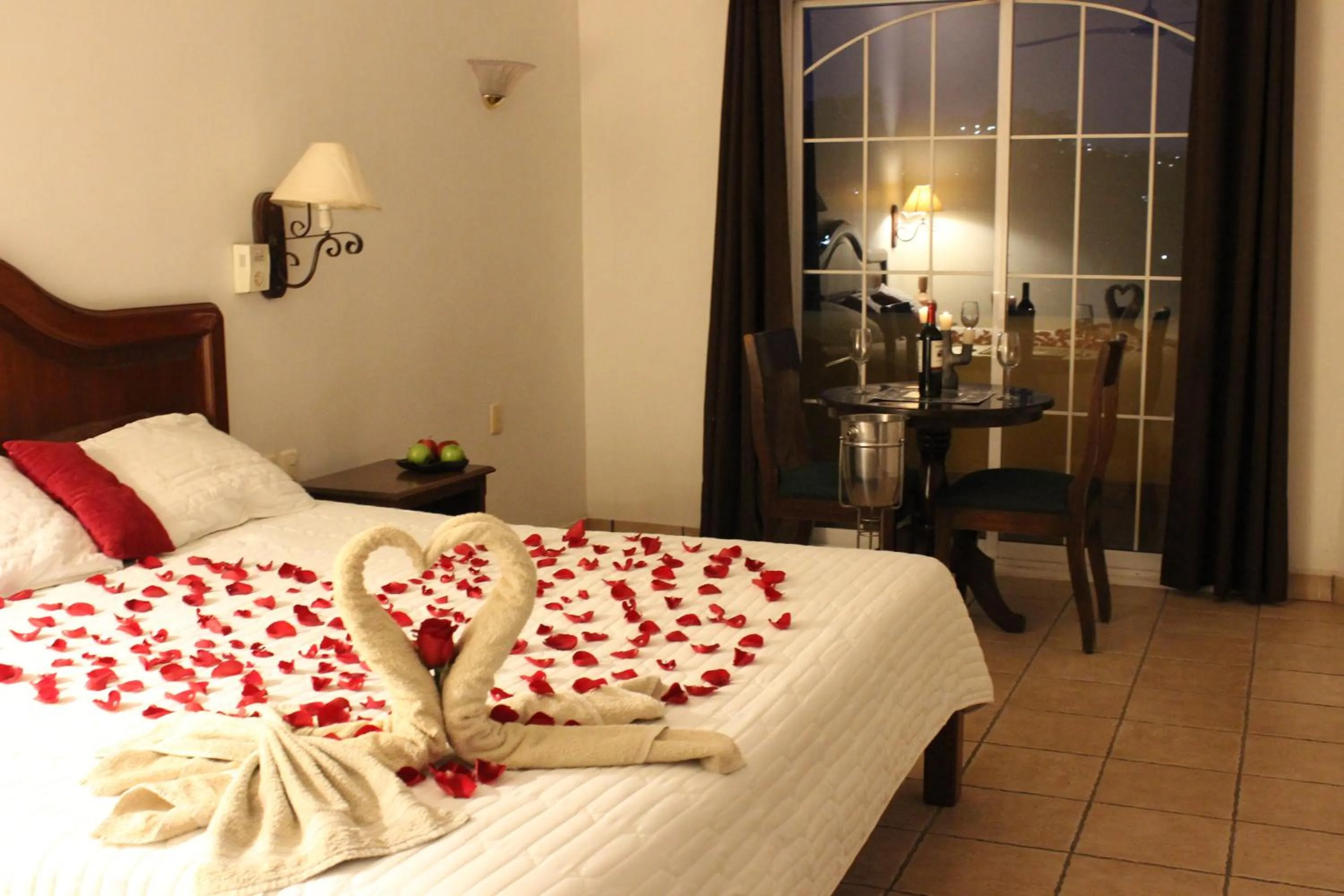 towels, Bed in Hotel Antiguo Fortin