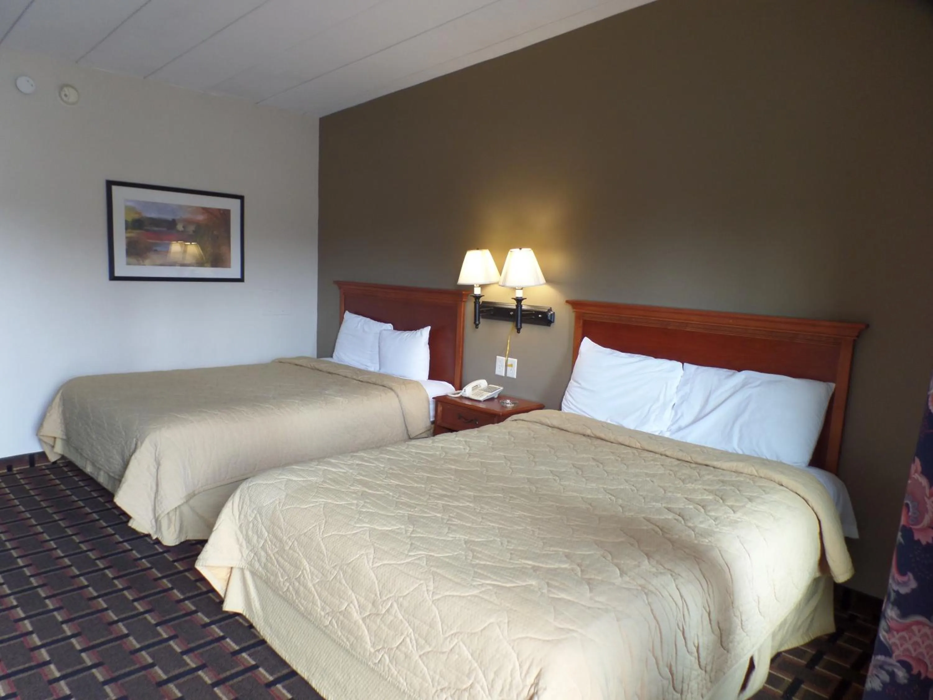 Bed in Executive Inn Chillicothe