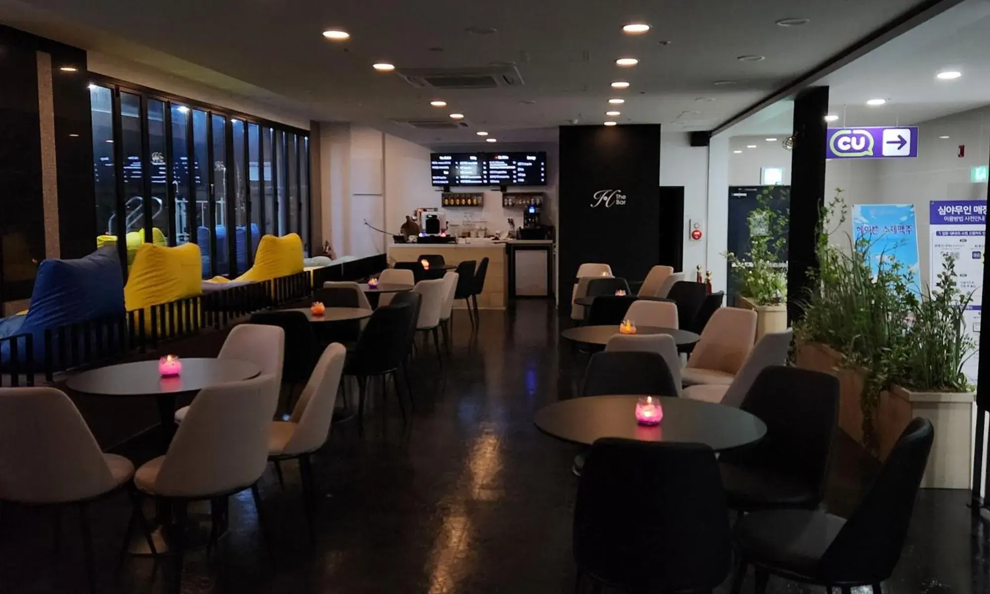 Lounge or bar in Yeosu Hotel Haven Lounge or bar in Yeosu Hotel Haven