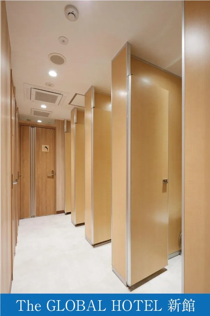 Shower in The Global Hotel Tokyo