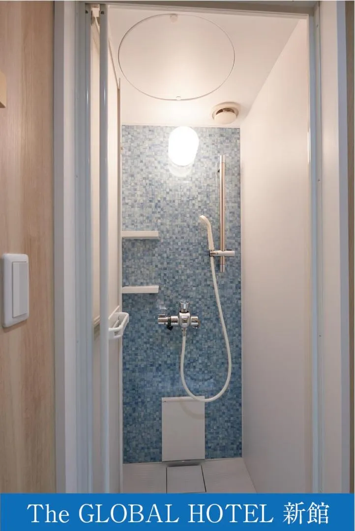 Shower in The Global Hotel Tokyo