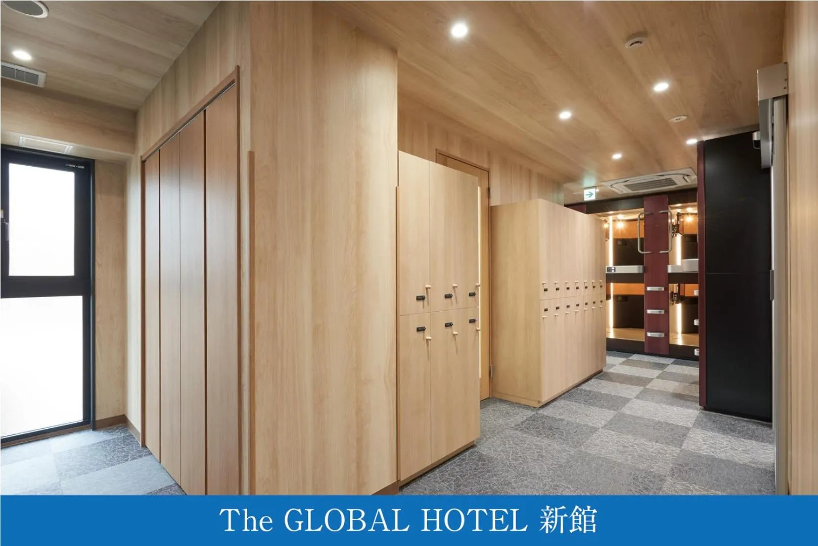 bunk bed in The Global Hotel Tokyo