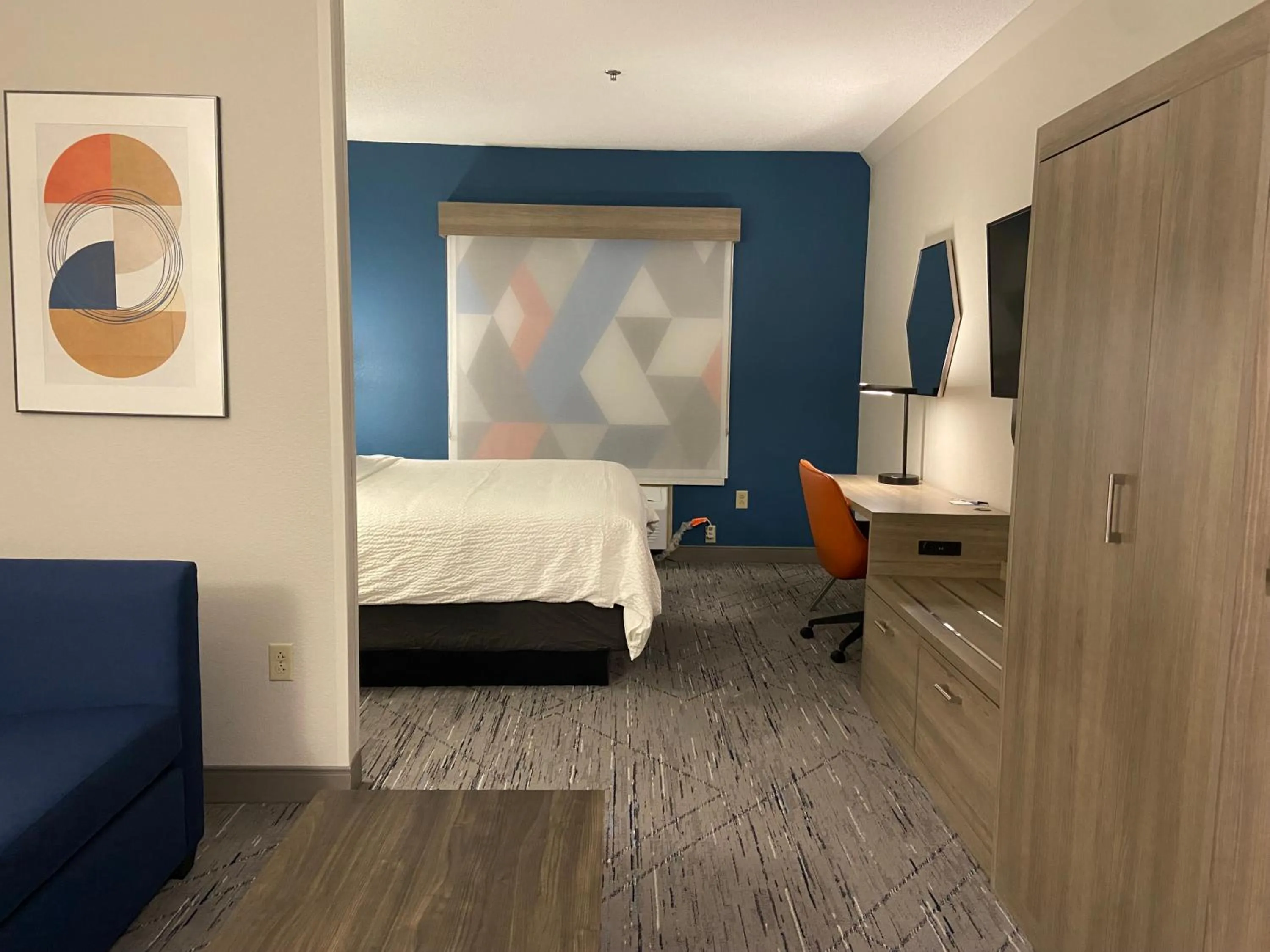 Bedroom, Bed in Holiday Inn Express & Suites Elyria by IHG
