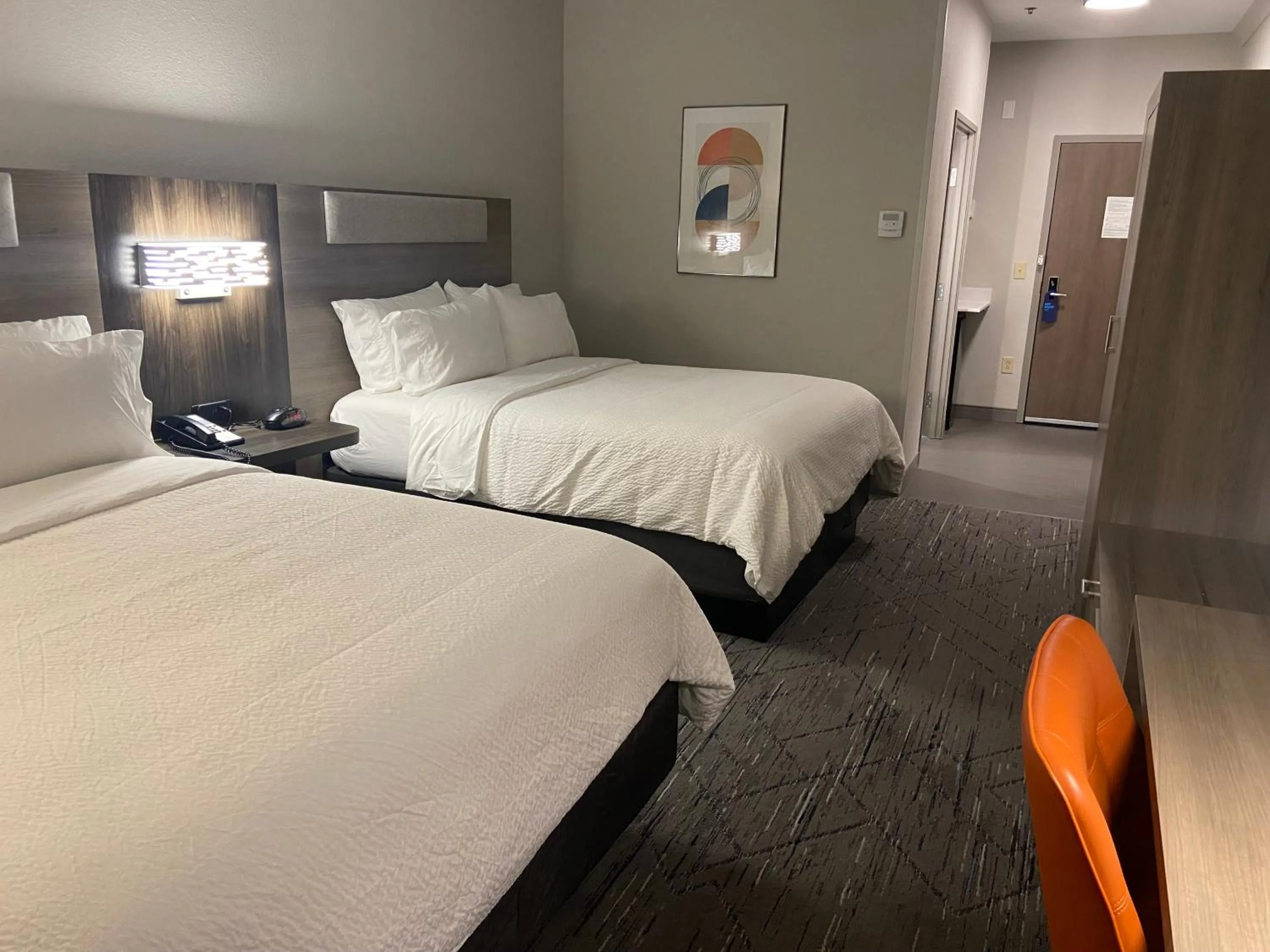 Photo of the whole room, Bed in Holiday Inn Express & Suites Elyria by IHG