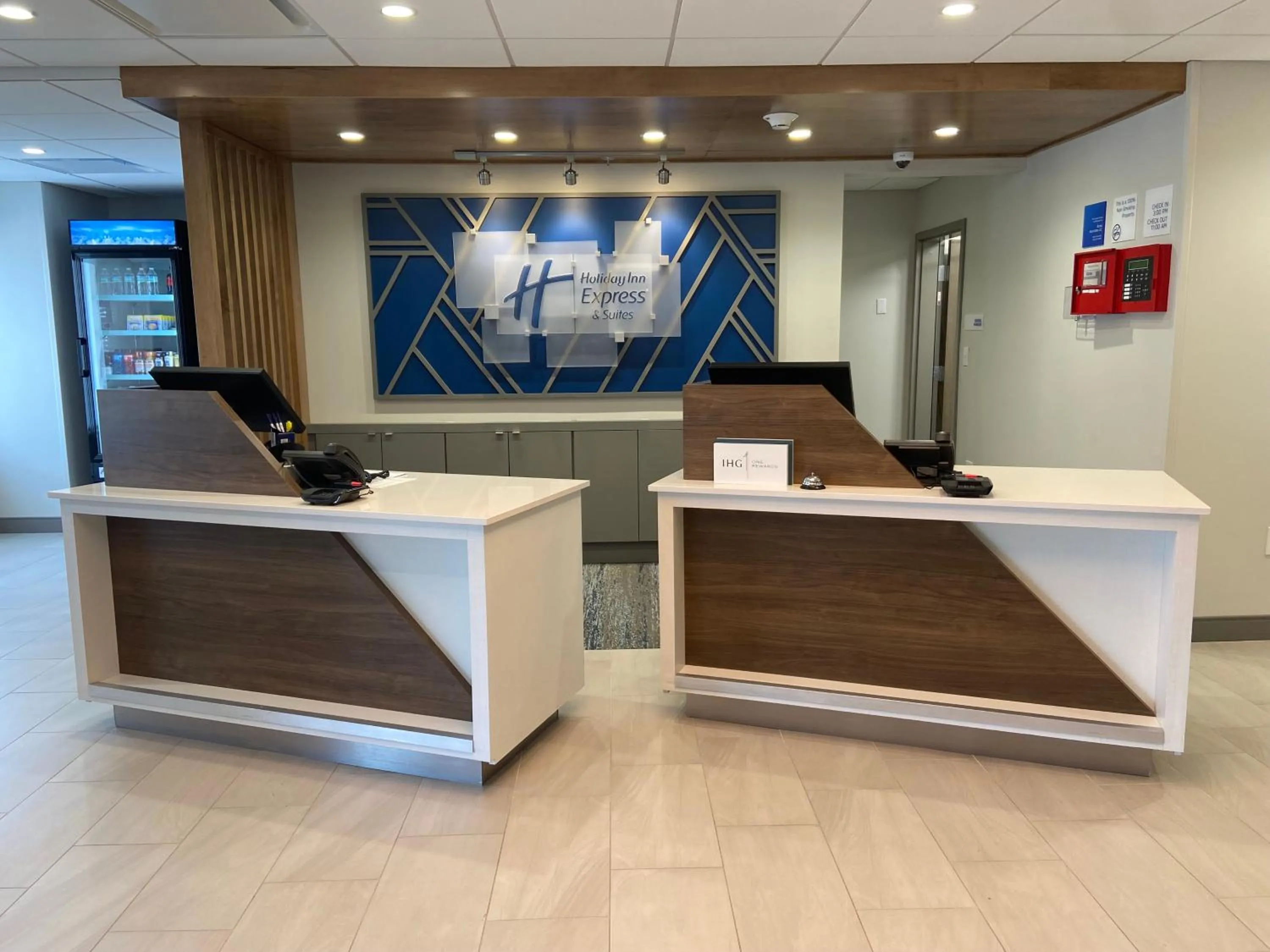 Lobby or reception in Holiday Inn Express & Suites Elyria by IHG