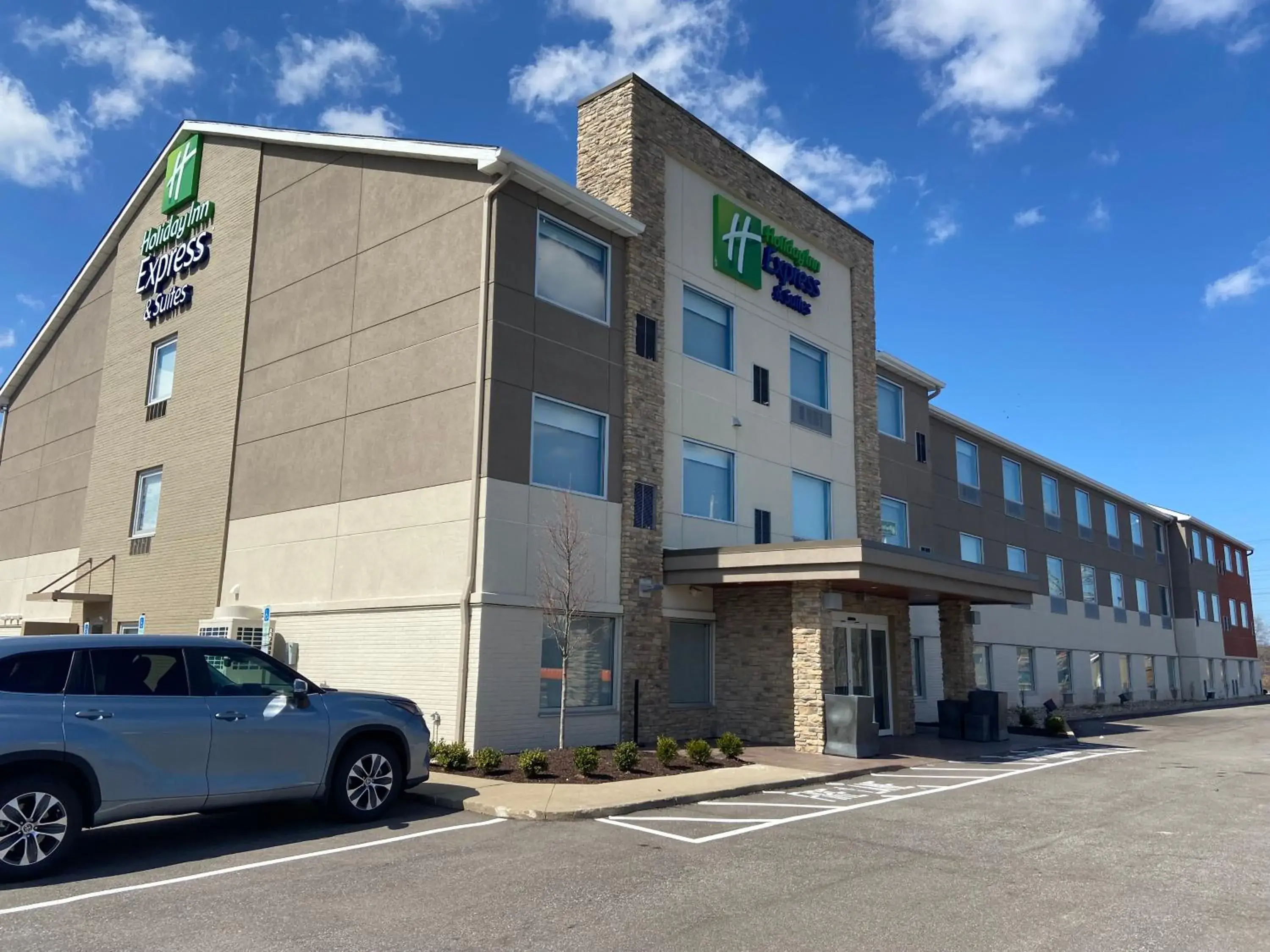 Property building in Holiday Inn Express & Suites Elyria by IHG Property building in Holiday Inn Express & Suites Elyria by IHG