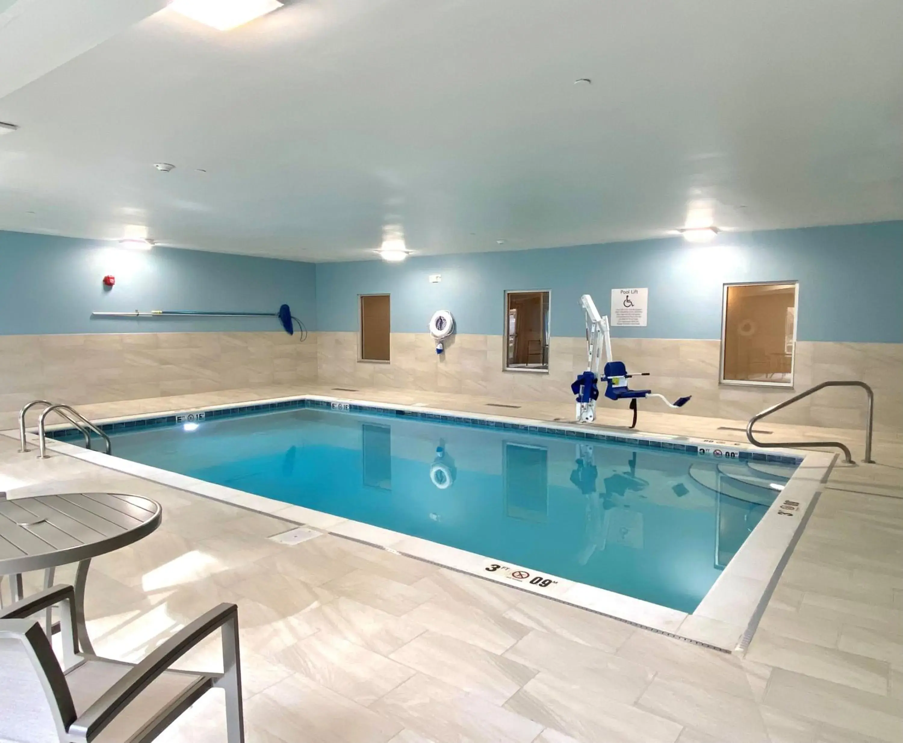 Swimming pool in Holiday Inn Express & Suites Elyria by IHG Swimming pool in Holiday Inn Express & Suites Elyria by IHG