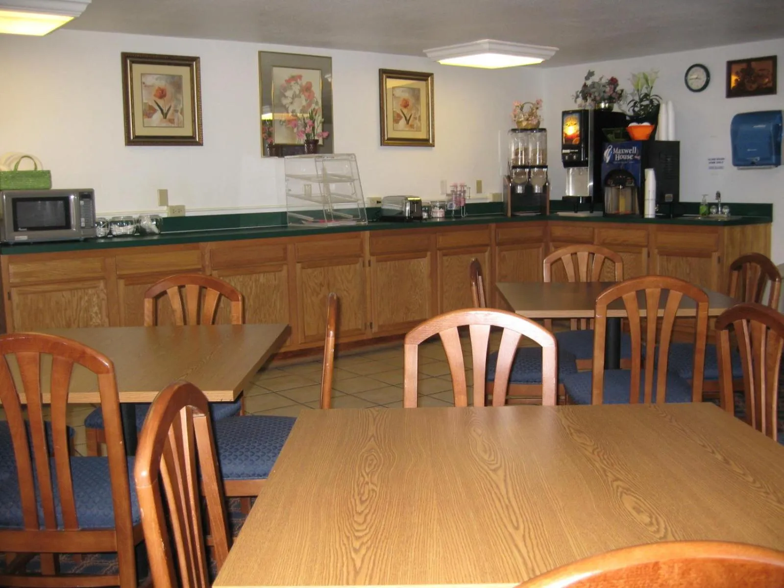 Restaurant/Places to Eat in Knights Inn Athens