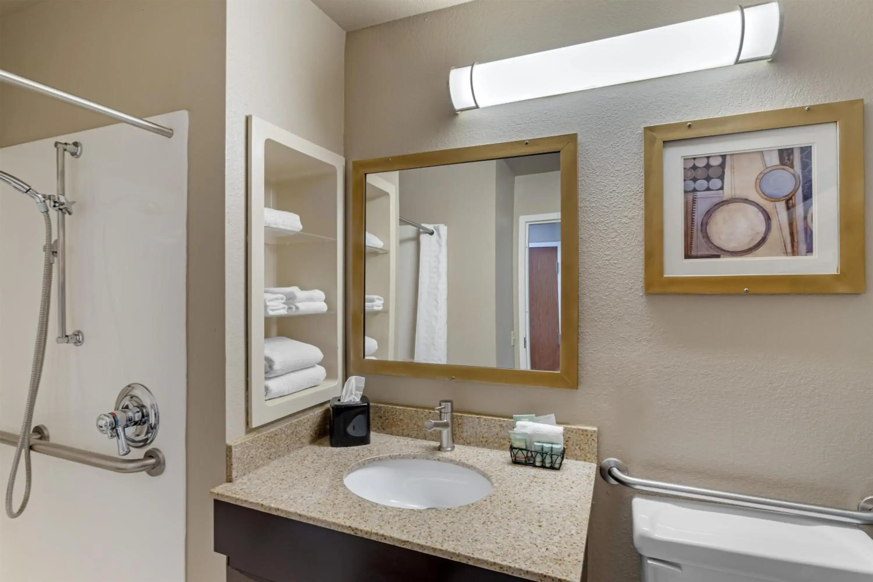 Bathroom in Best Western Natchitoches Inn Bathroom in Best Western Natchitoches Inn